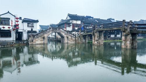 废弃洞穴逃生